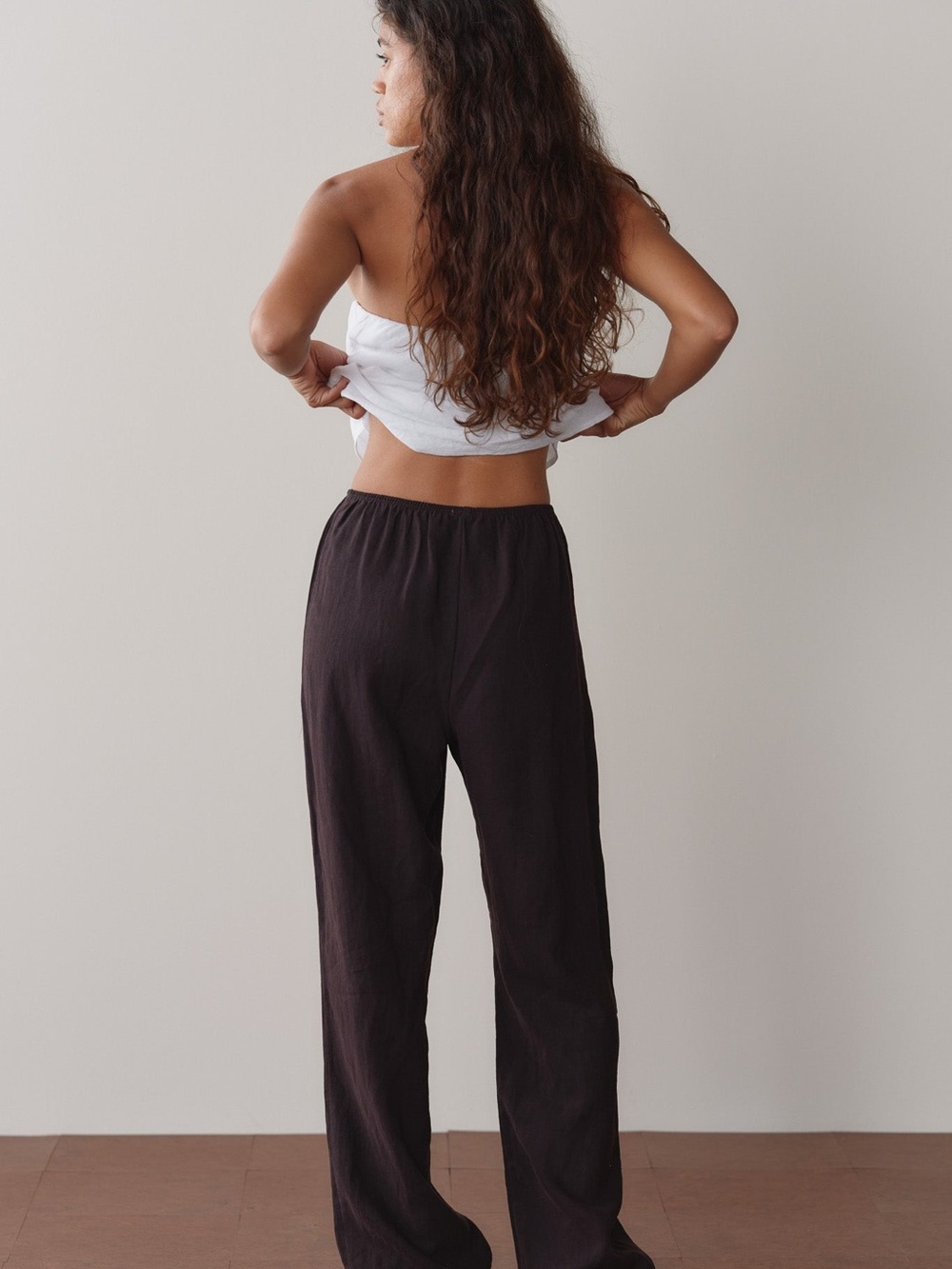 DONNI simple linen pant in Espresso - Picture 6 of 7